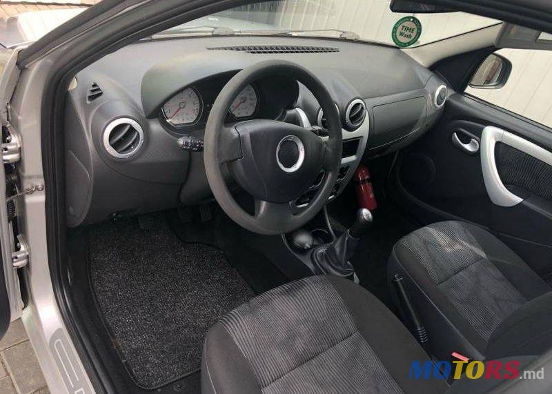 2012' Dacia Logan photo #2