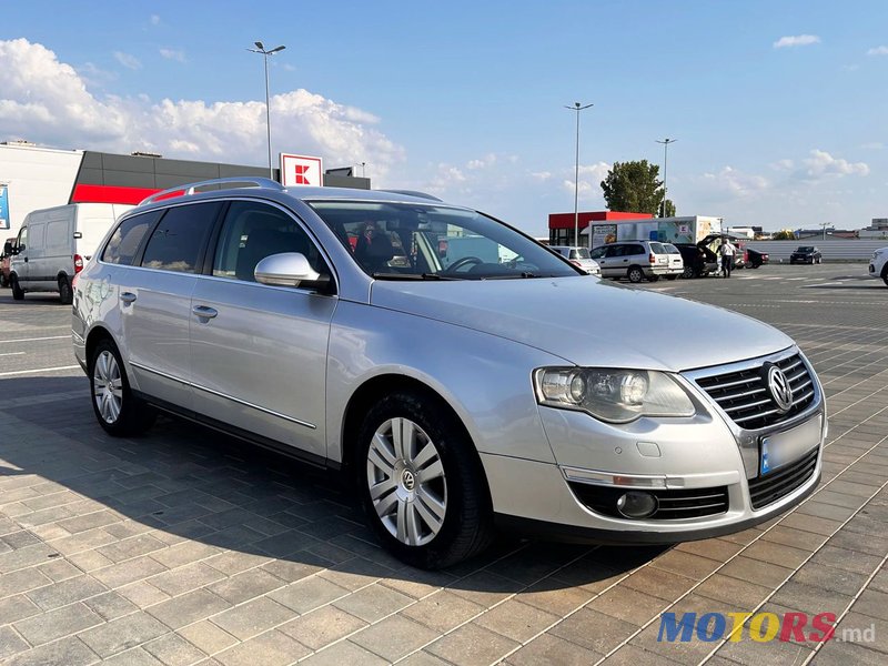 2008' Volkswagen Passat photo #2