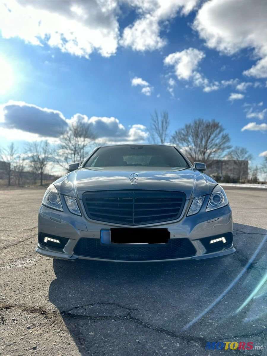 2010' Mercedes-Benz E-Class photo #3