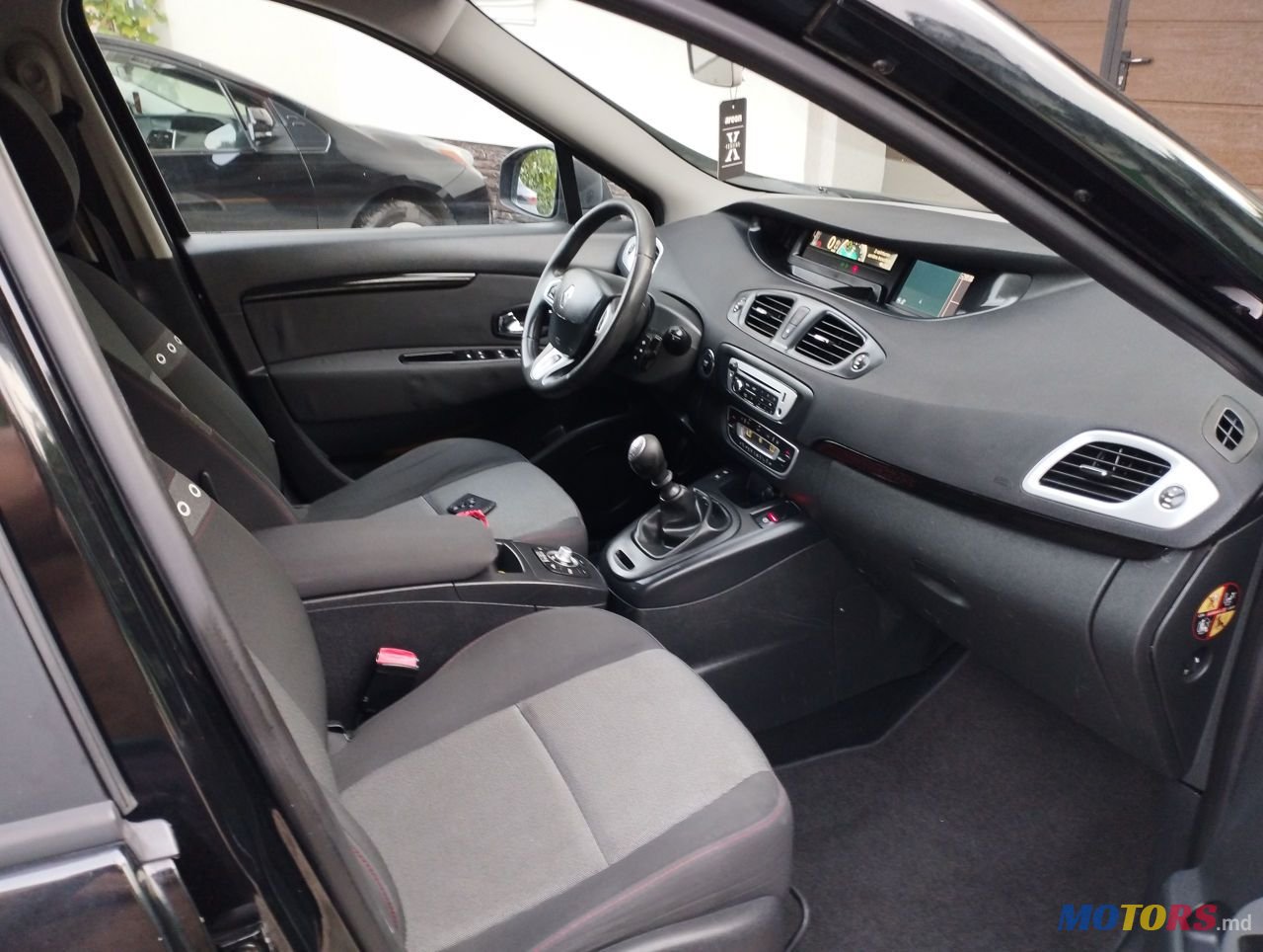 2012' Renault Grand Scenic photo #6