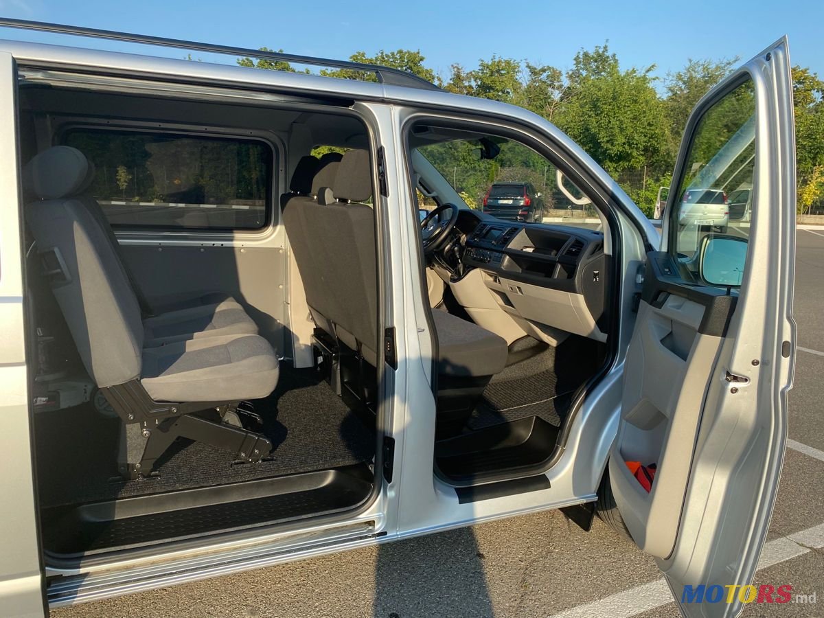 2017' Volkswagen Transporter photo #5