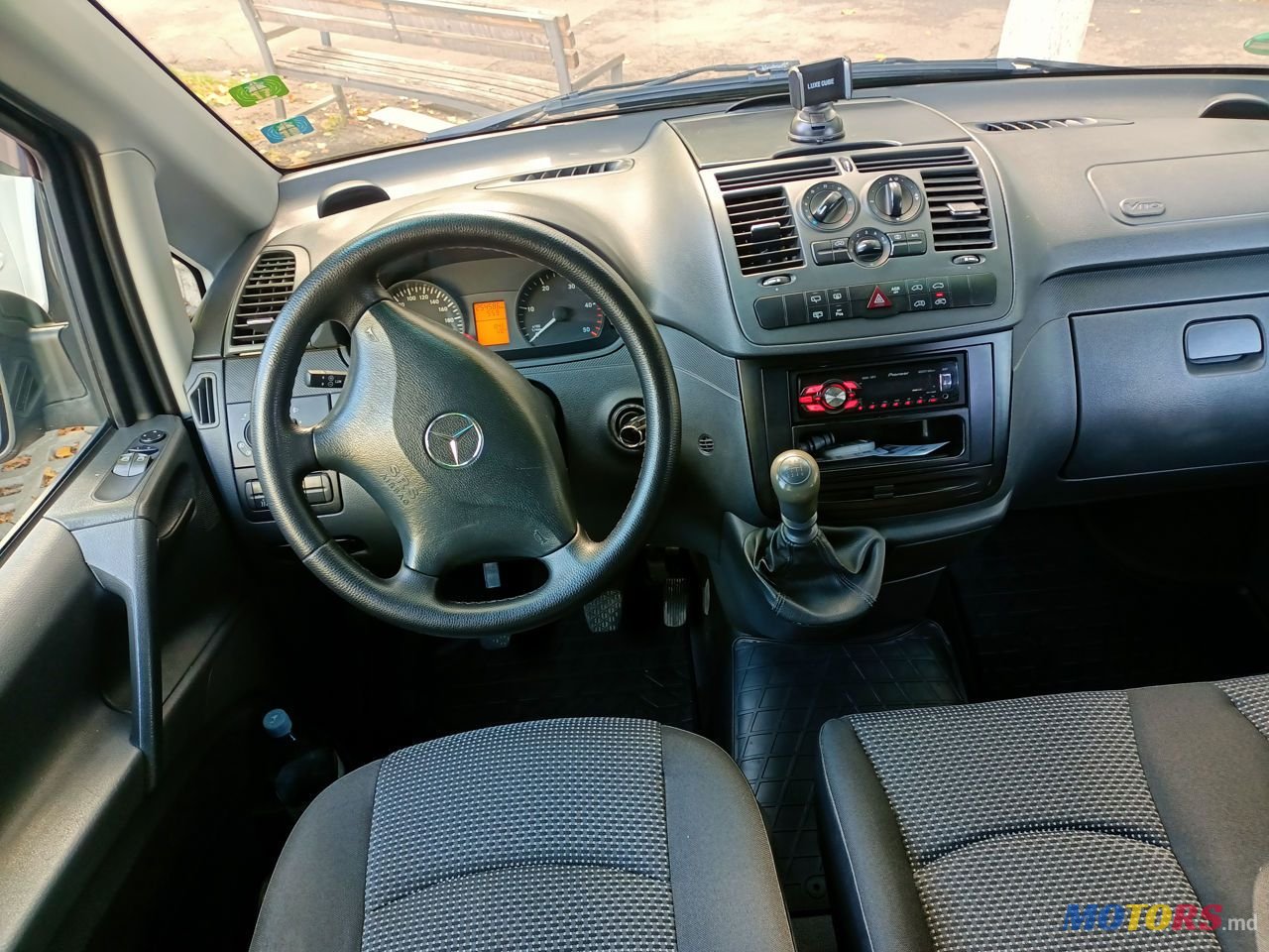 2011' Mercedes-Benz Vito photo #3