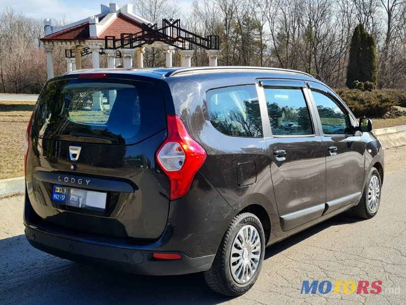 2013' Dacia Lodgy photo #2