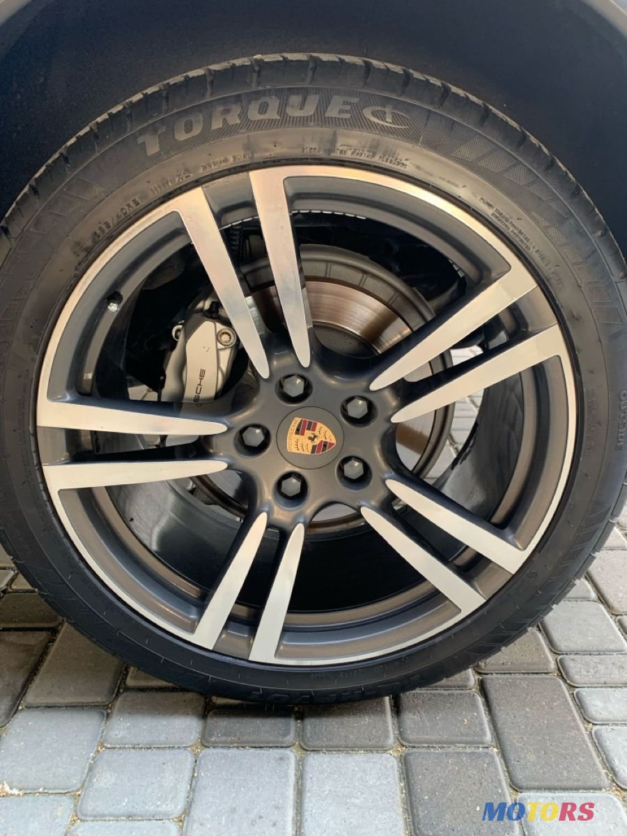 2010' Porsche Cayenne photo #5