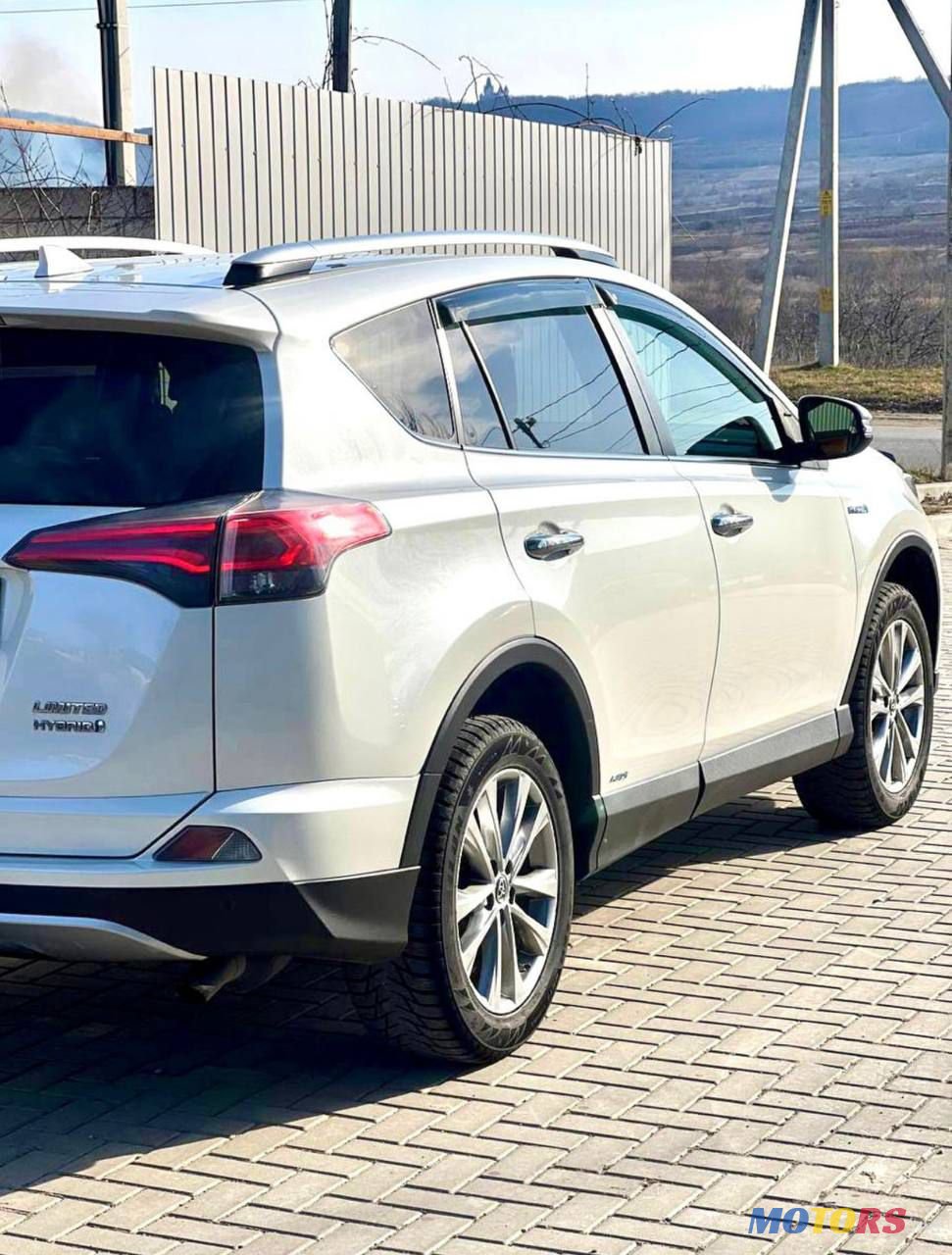 2016' Toyota RAV4 photo #5