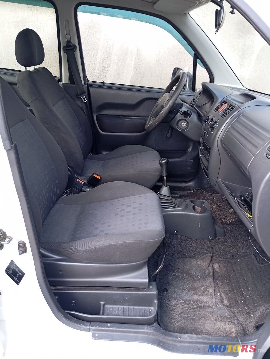 2004' Opel Agila photo #4