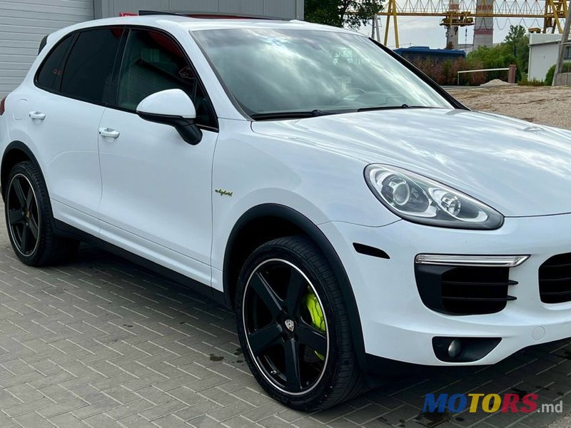 2016' Porsche Cayenne photo #2