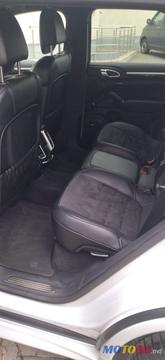2017' Porsche Cayenne photo #6