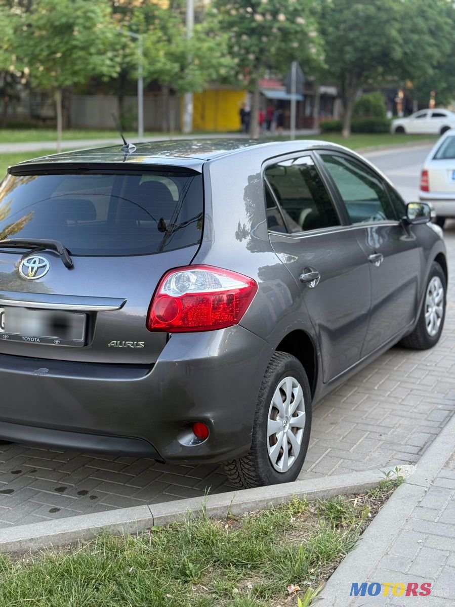 2010' Toyota Auris photo #3