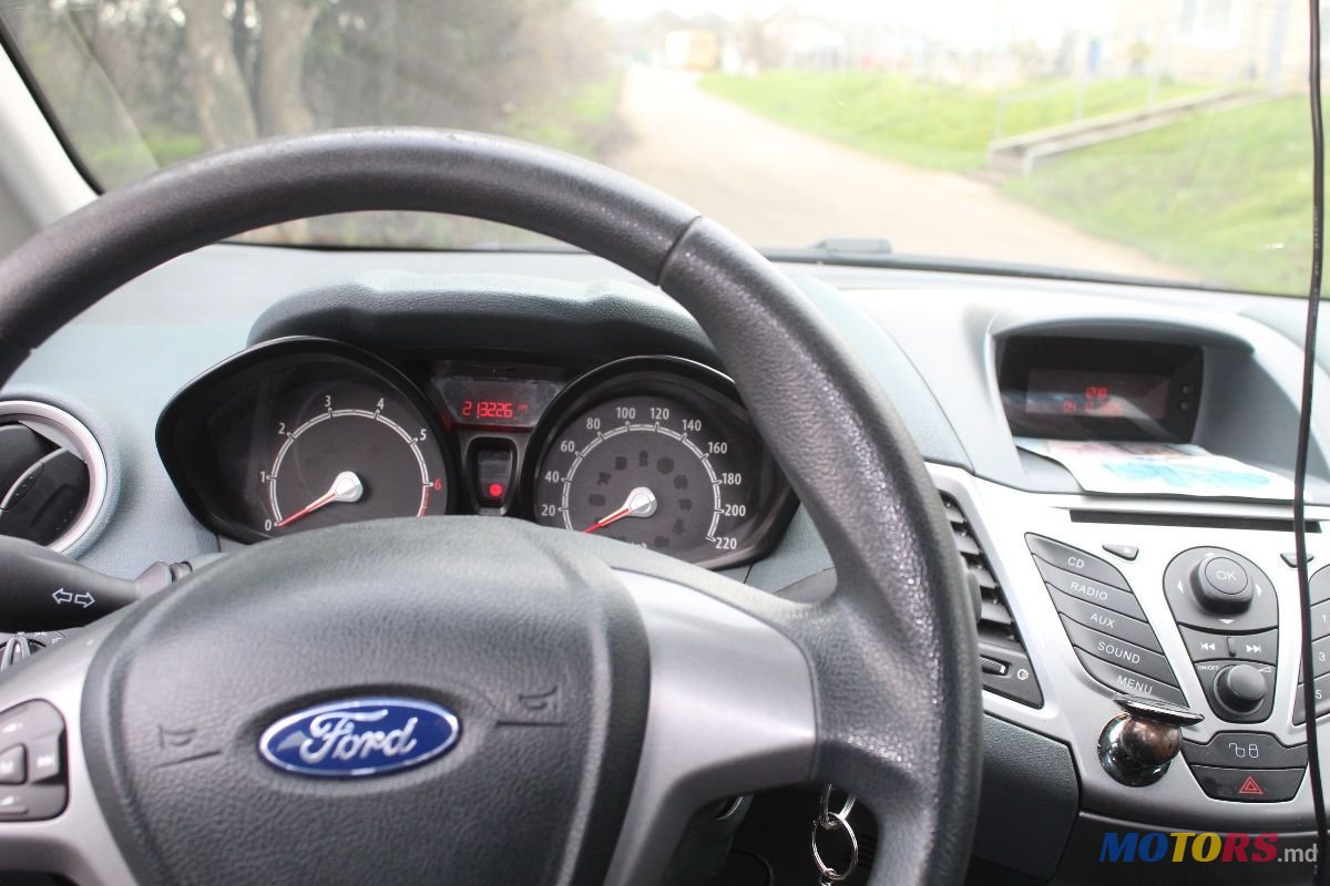 2010' Ford Fiesta photo #5