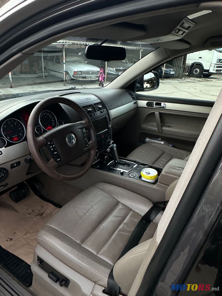 2008' Volkswagen Touareg photo #5