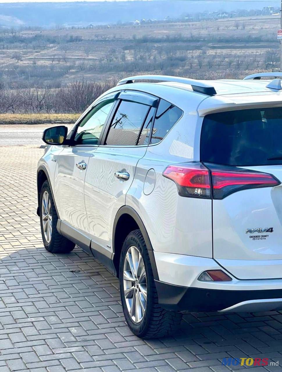 2016' Toyota RAV4 photo #3