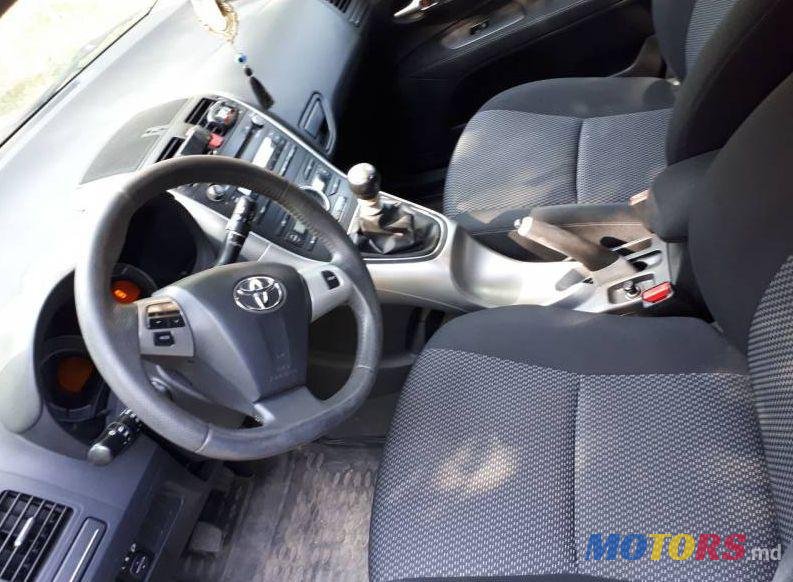 2010' Toyota Auris photo #1