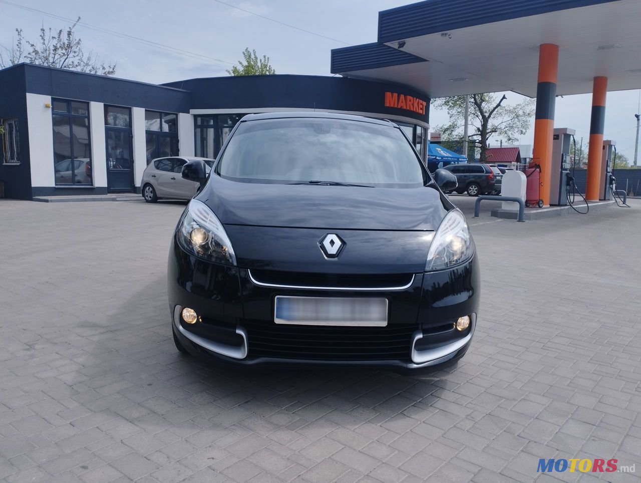 2013' Renault Scenic photo #1