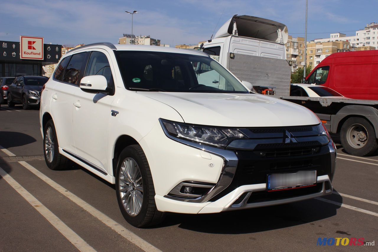 2019' Mitsubishi Outlander photo #1