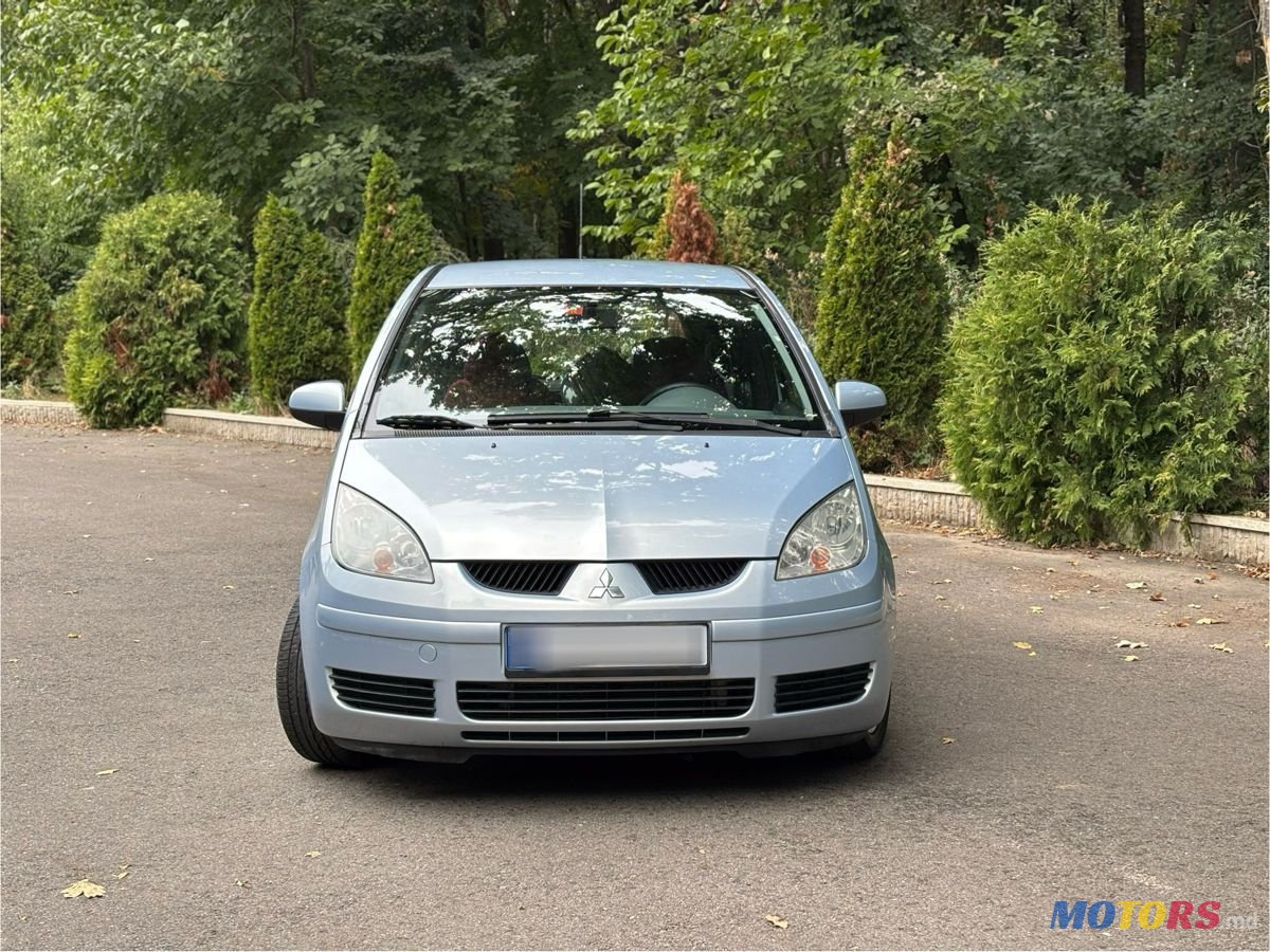2006' Mitsubishi Colt photo #2
