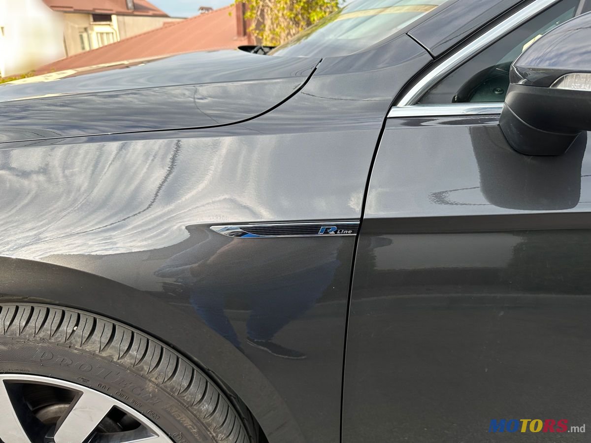 2019' Volkswagen Passat photo #4