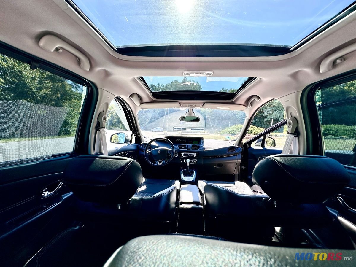 2015' Renault Scenic photo #2