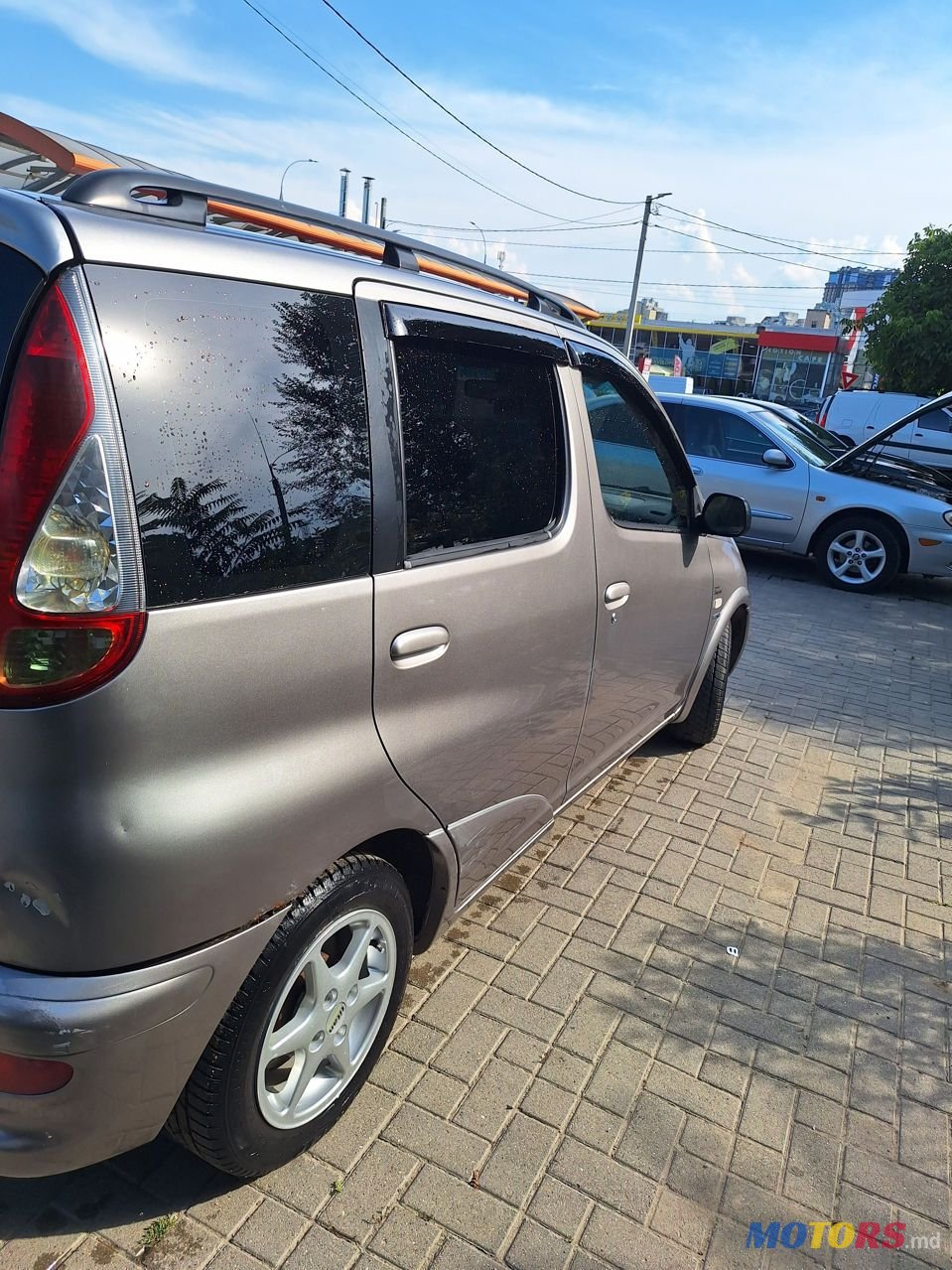 2004' Toyota Yaris Verso photo #2