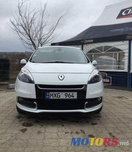 2013' Renault Scenic photo #1