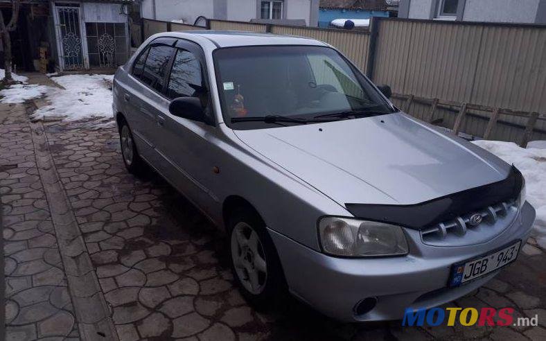 2001' Hyundai Accent photo #3