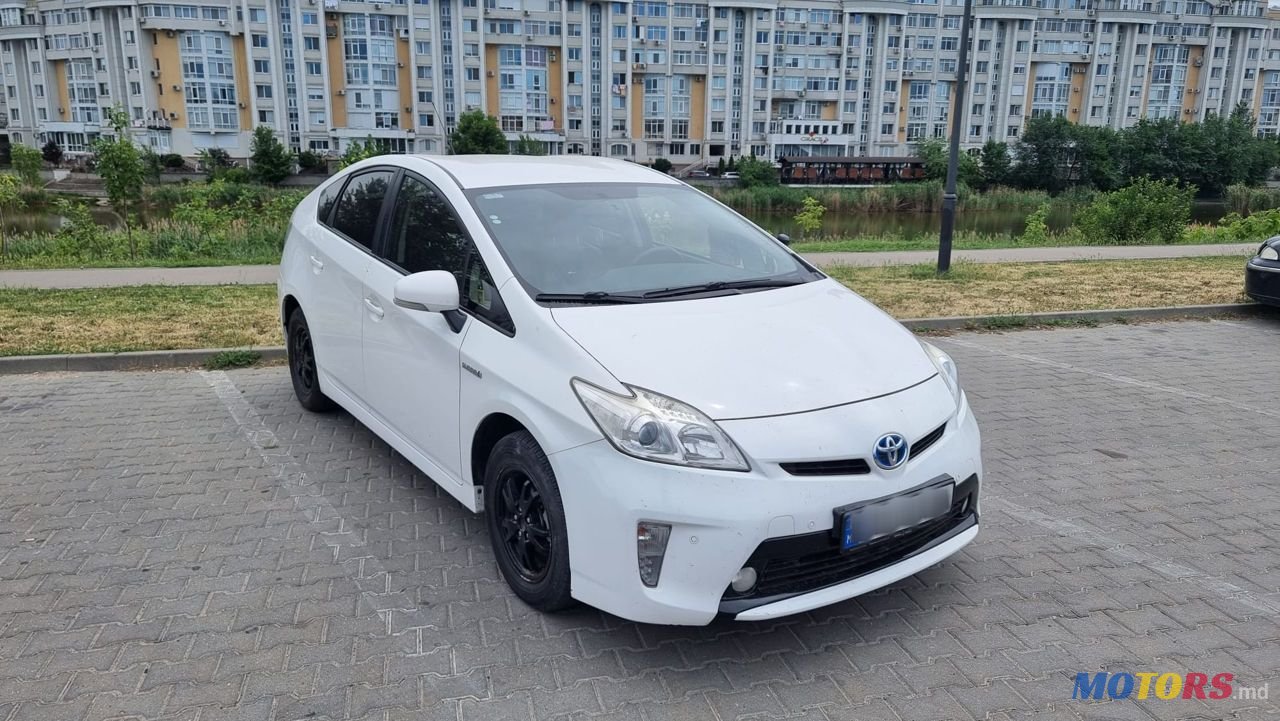 2013' Toyota Prius photo #2