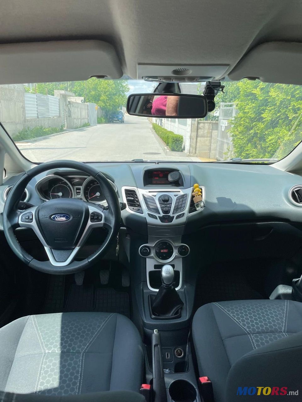 2011' Ford Fiesta photo #2