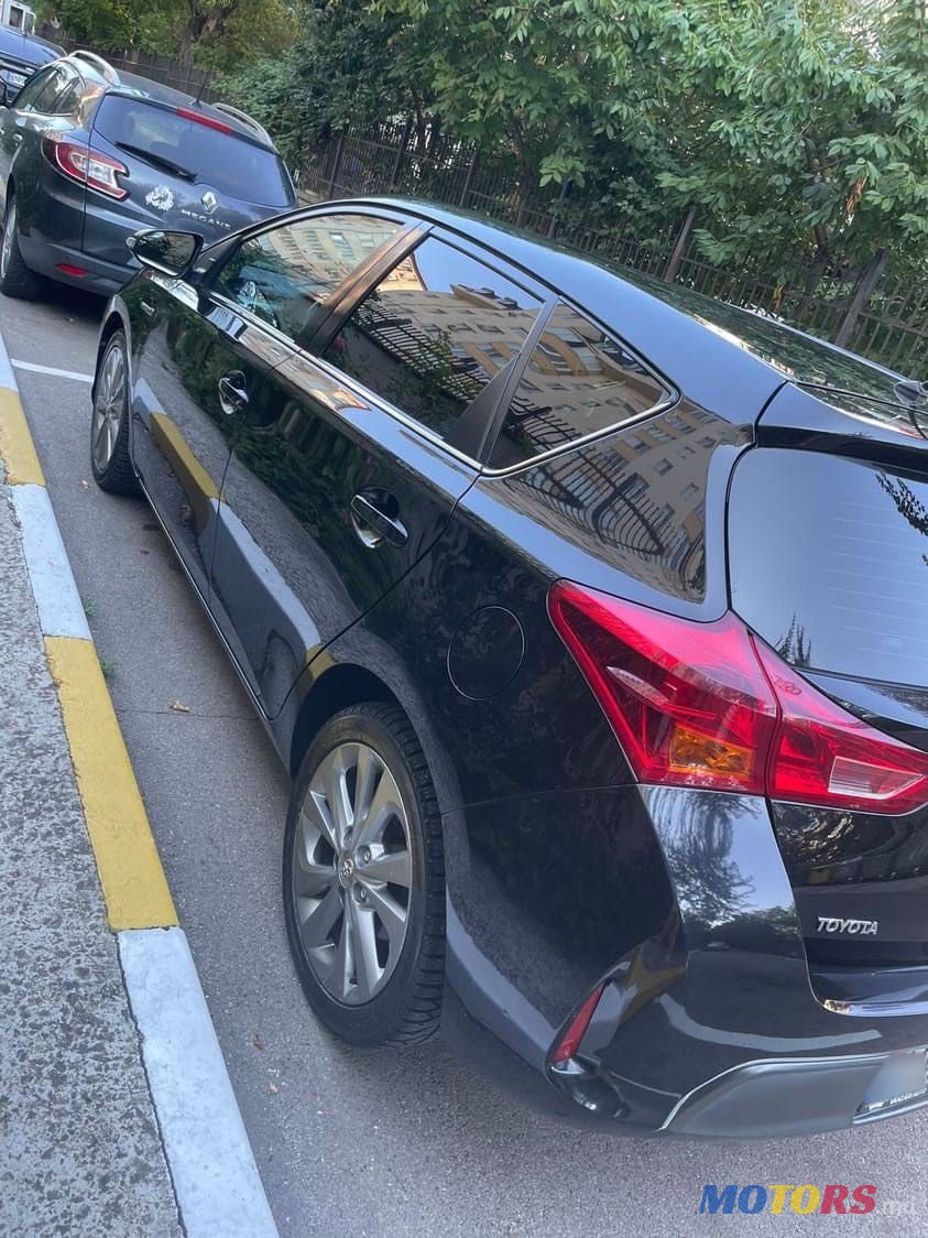 2013' Toyota Auris photo #4