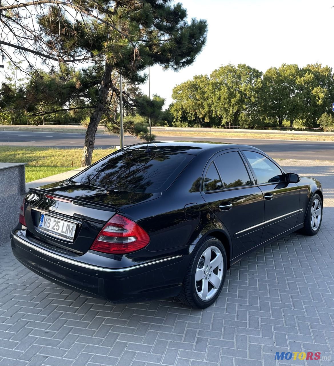 2004' Mercedes-Benz E Класс photo #3