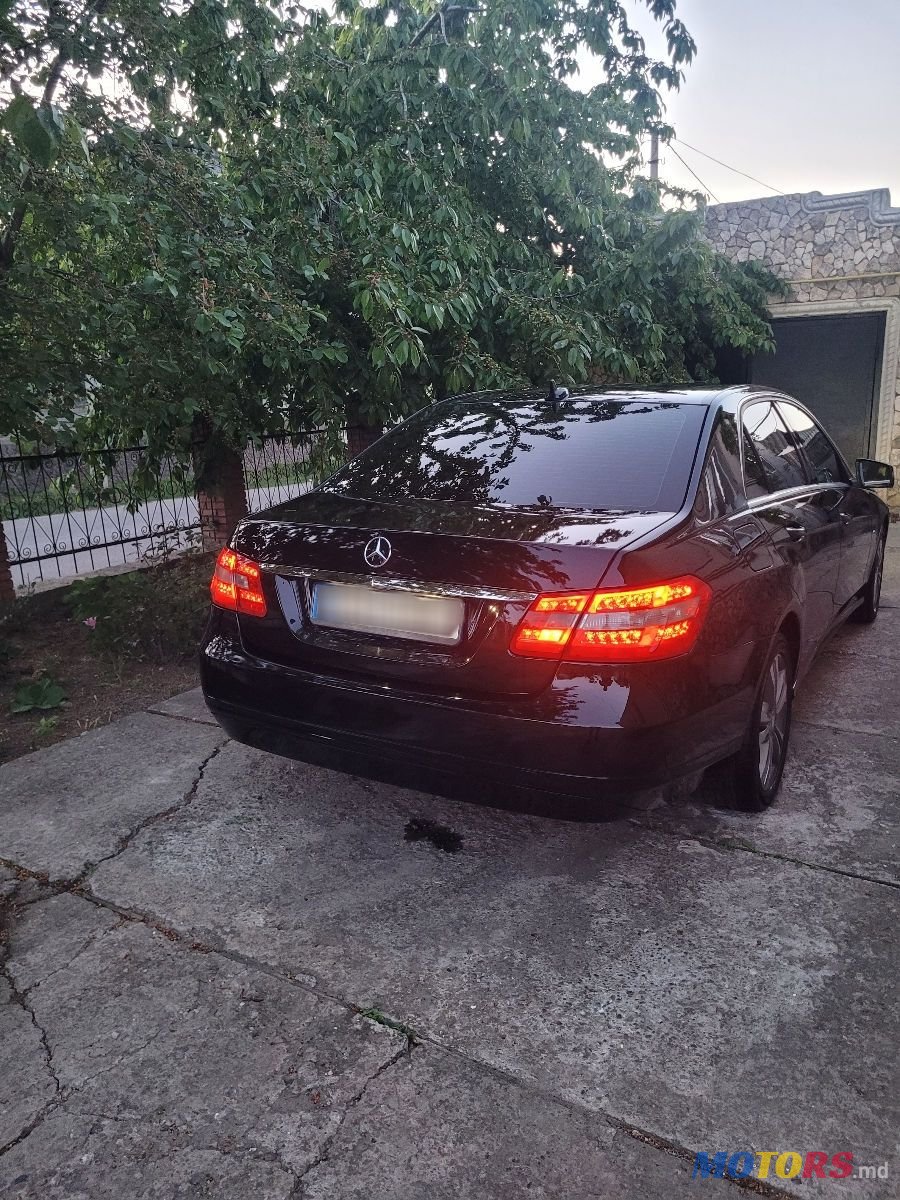 2011' Mercedes-Benz E-Class photo #2