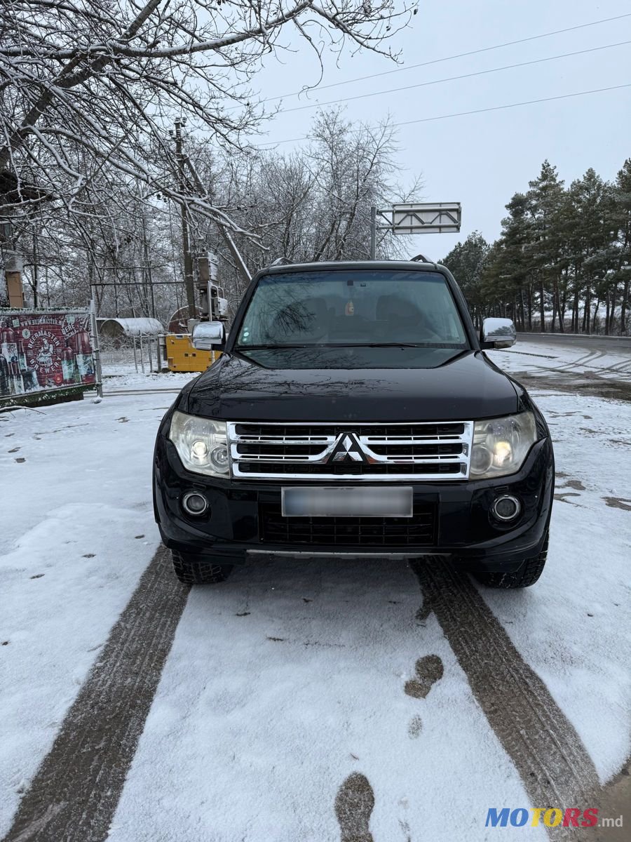 2008' Mitsubishi Pajero photo #1