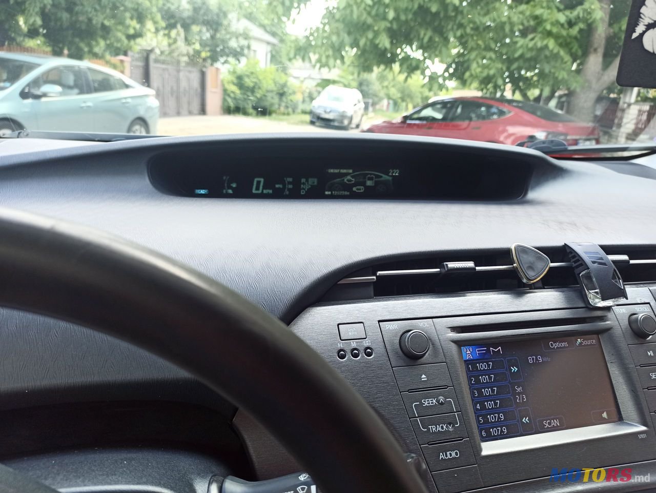 2012' Toyota Prius photo #3