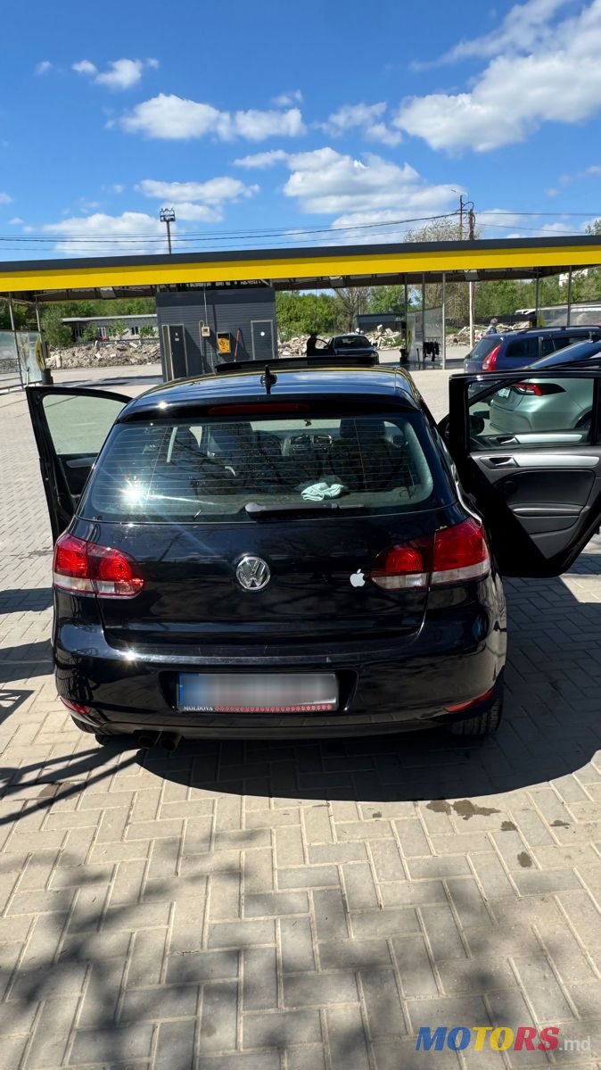 2009' Volkswagen Golf photo #3