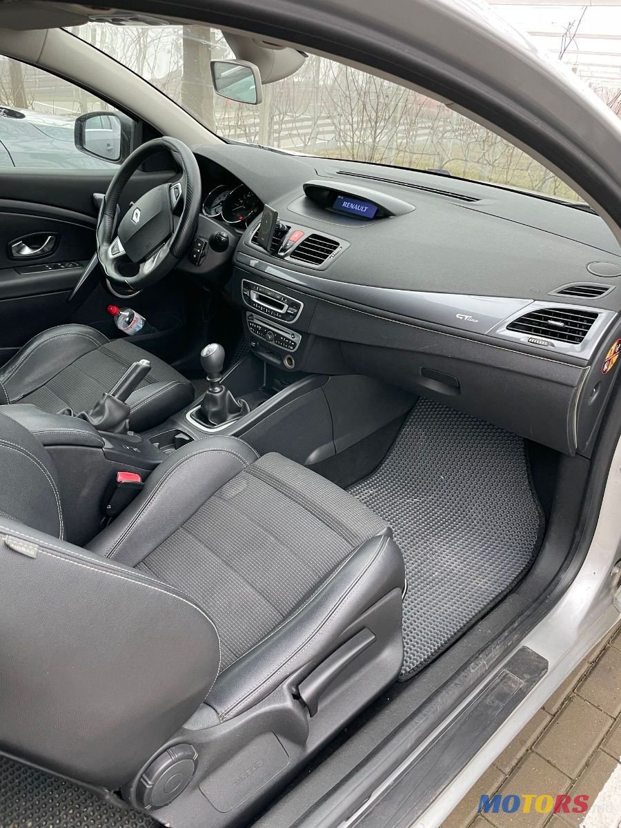 2011' Renault Megane photo #4