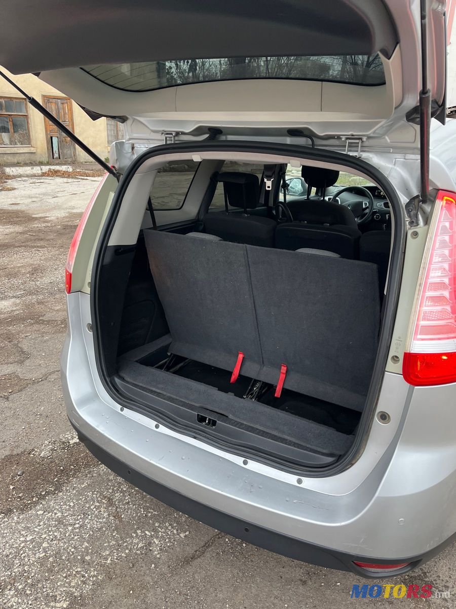 2012' Renault Grand Scenic photo #5