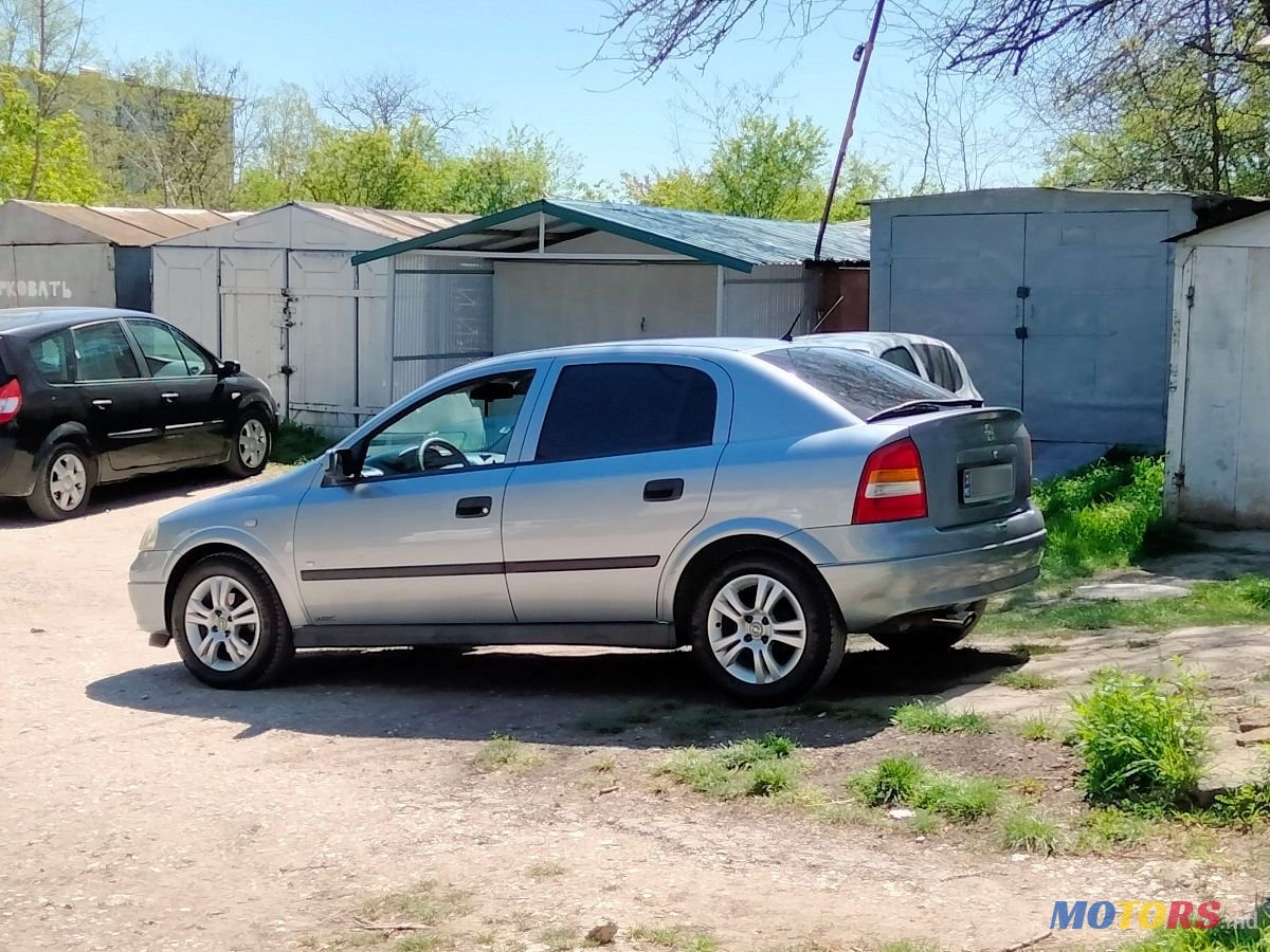 2005' Opel Astra photo #1