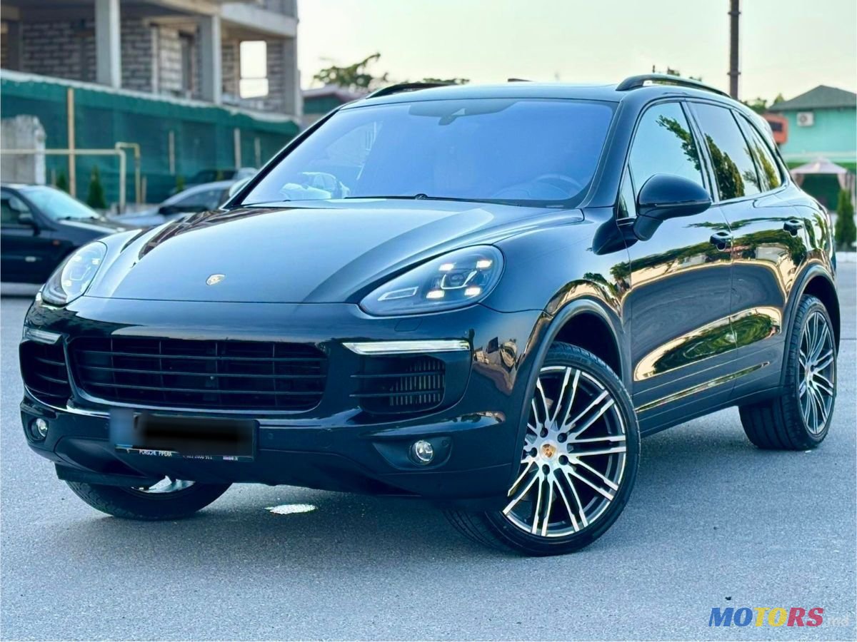 2015' Porsche Cayenne photo #2