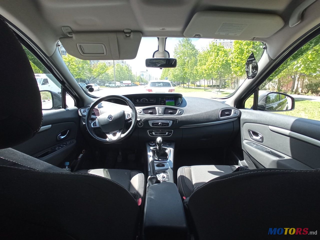 2013' Renault Scenic photo #1