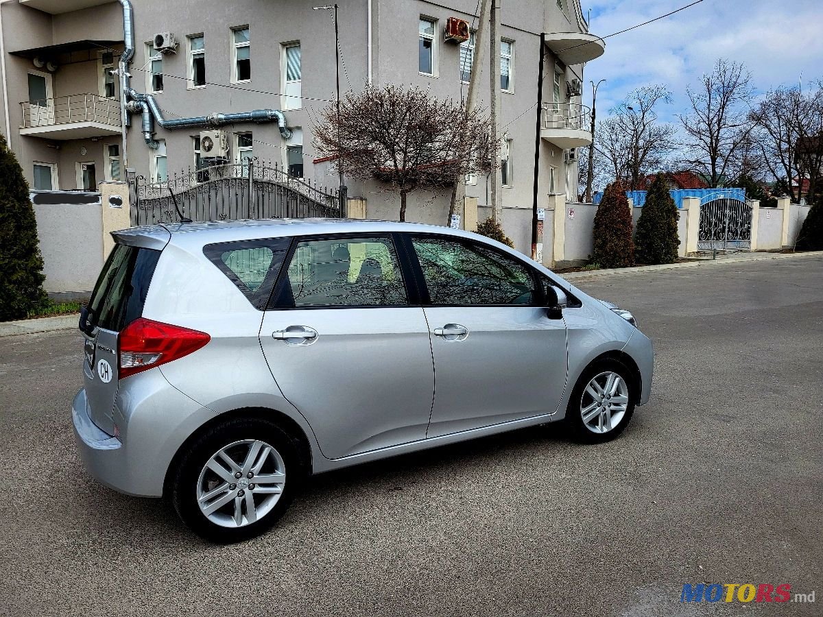 2015' Subaru Trezia photo #5