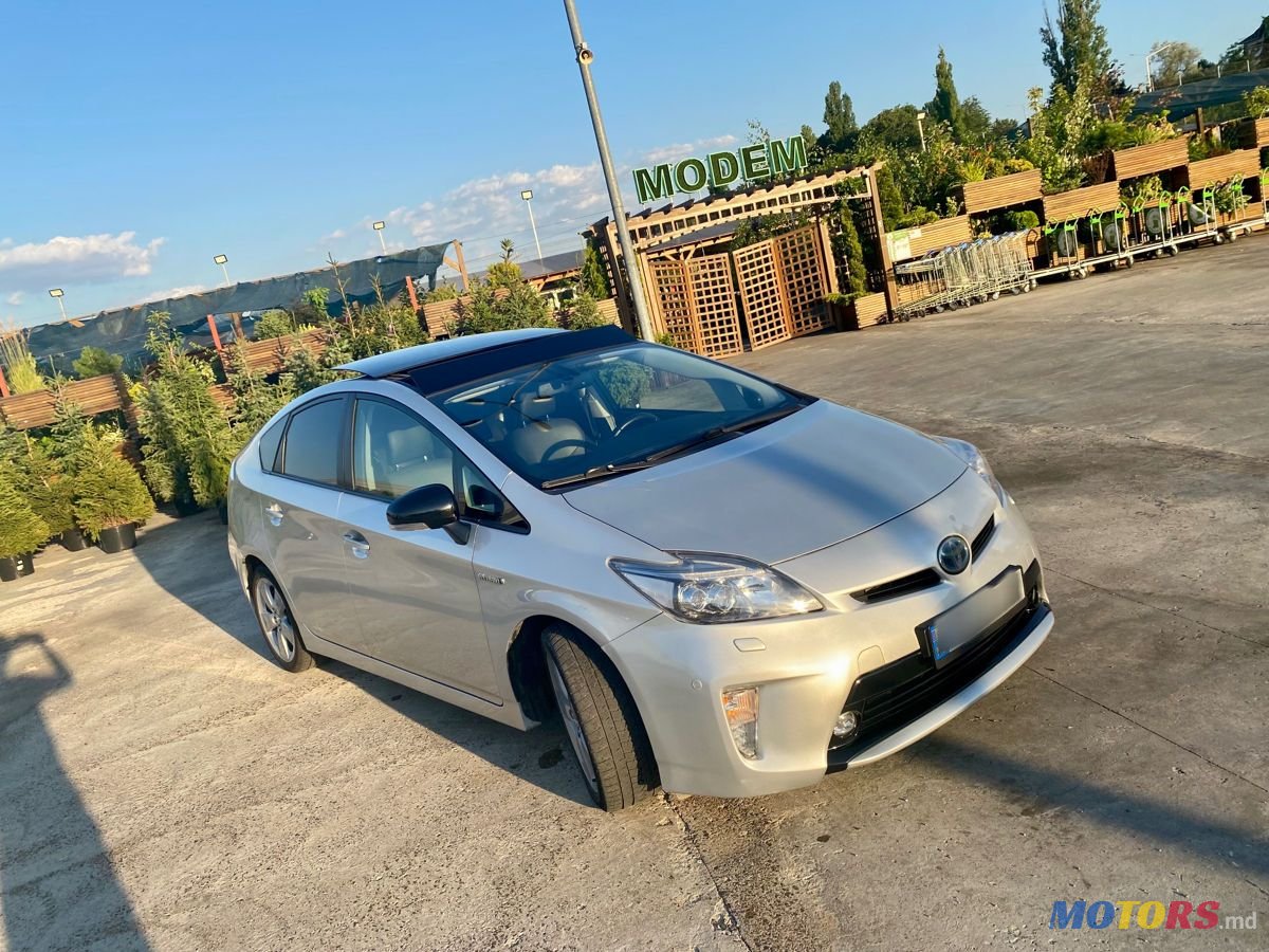 2012' Toyota Prius photo #3