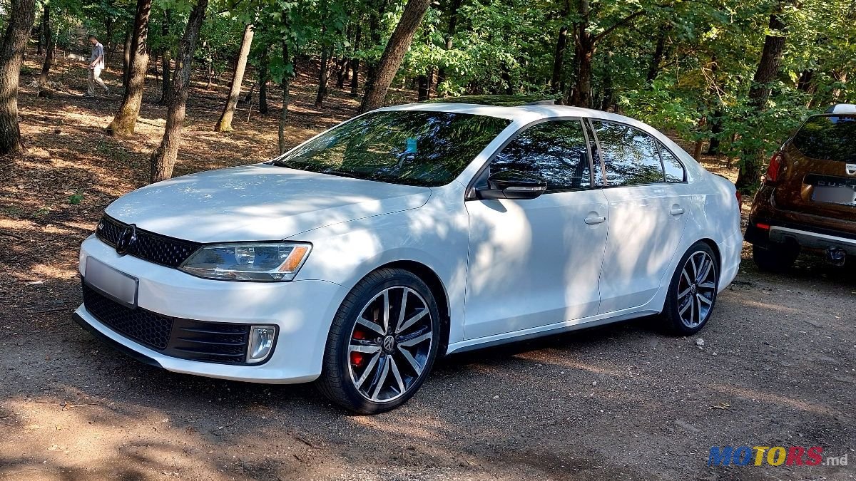 2012' Volkswagen Jetta photo #2