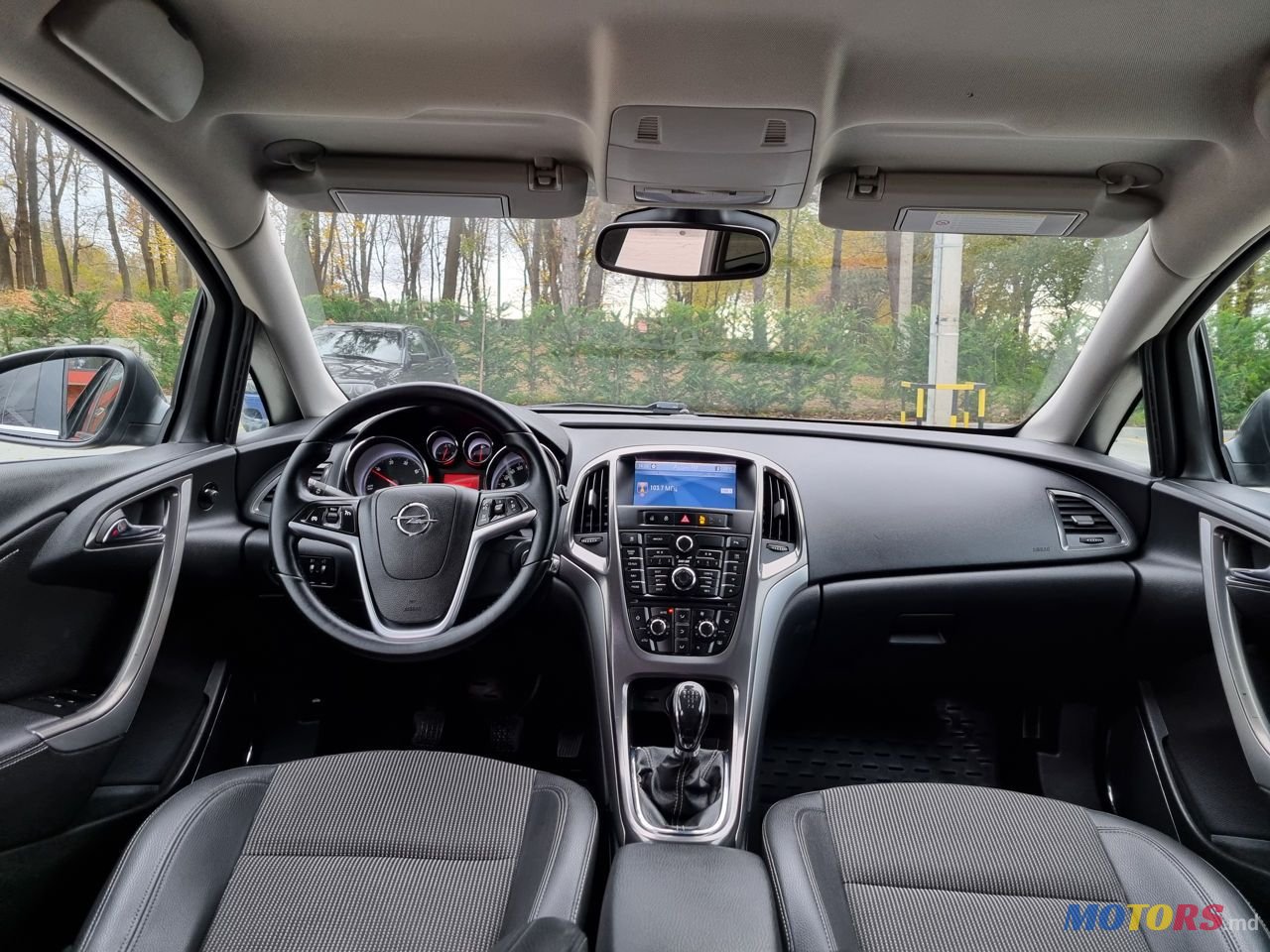 2011' Opel Astra photo #5