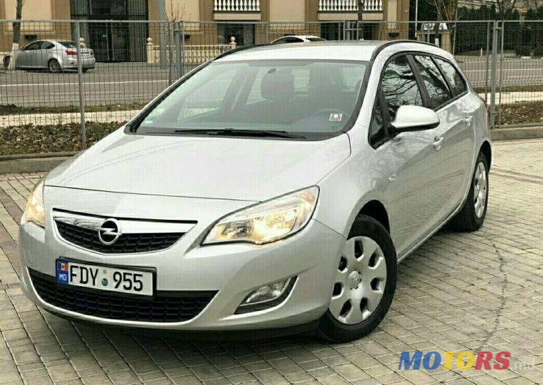 2011' Opel Astra photo #1