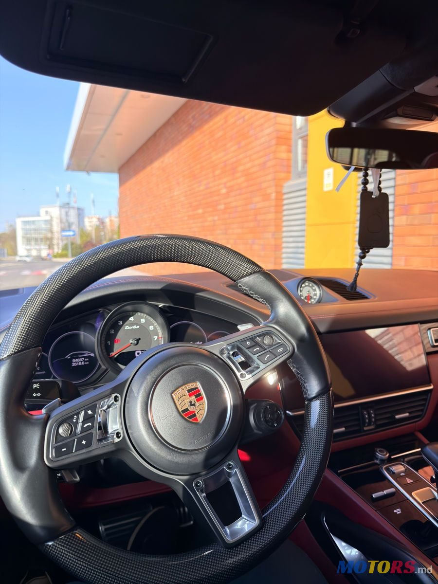 2020' Porsche Cayenne Coupe photo #6
