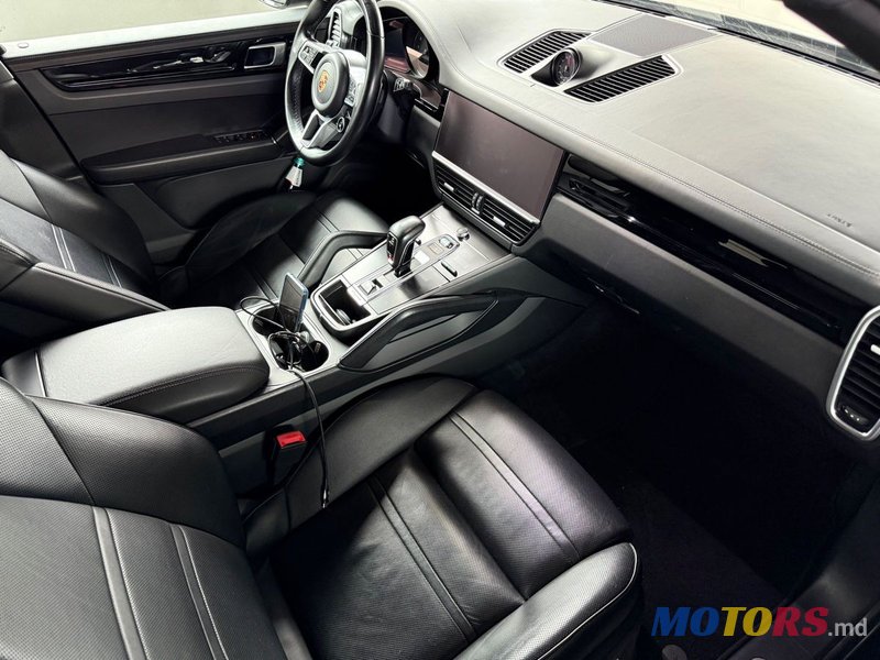 2018' Porsche Cayenne photo #6