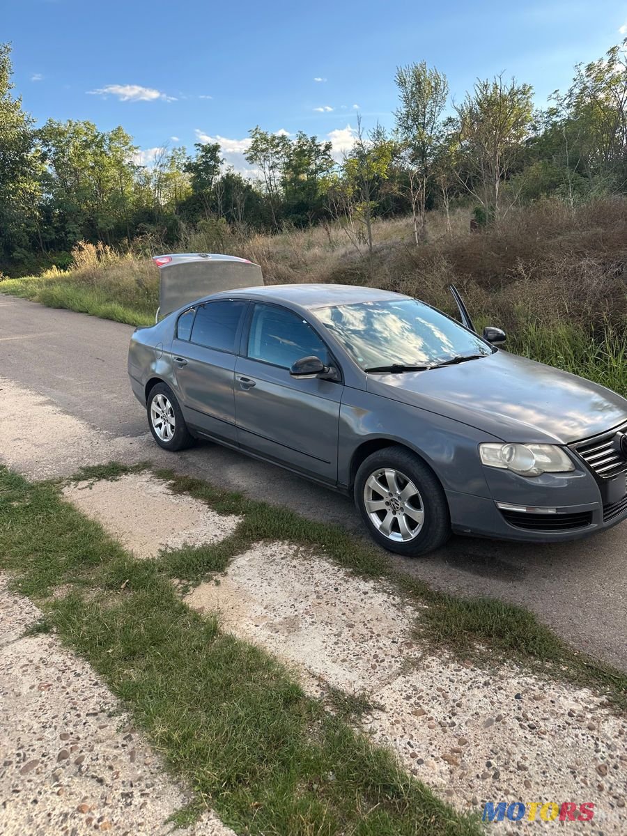 2007' Volkswagen Passat photo #3
