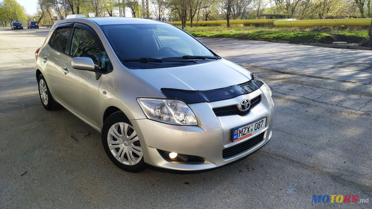 2007' Toyota Auris photo #1