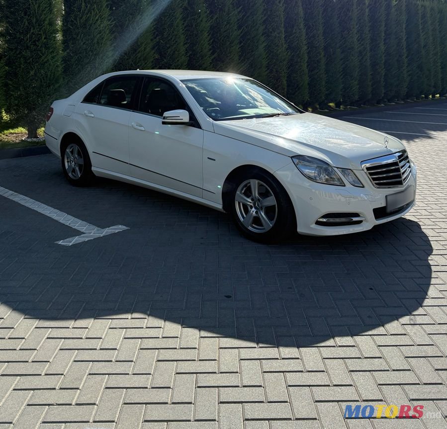 2011' Mercedes-Benz E-Class photo #1