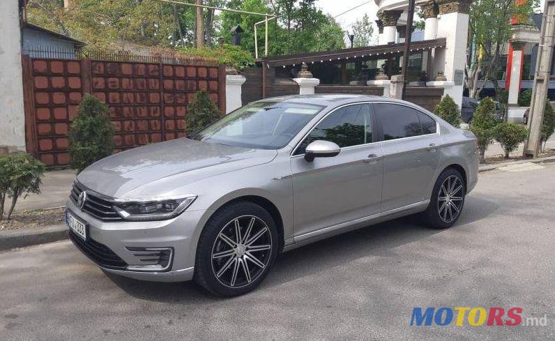 2016' Volkswagen Passat photo #1