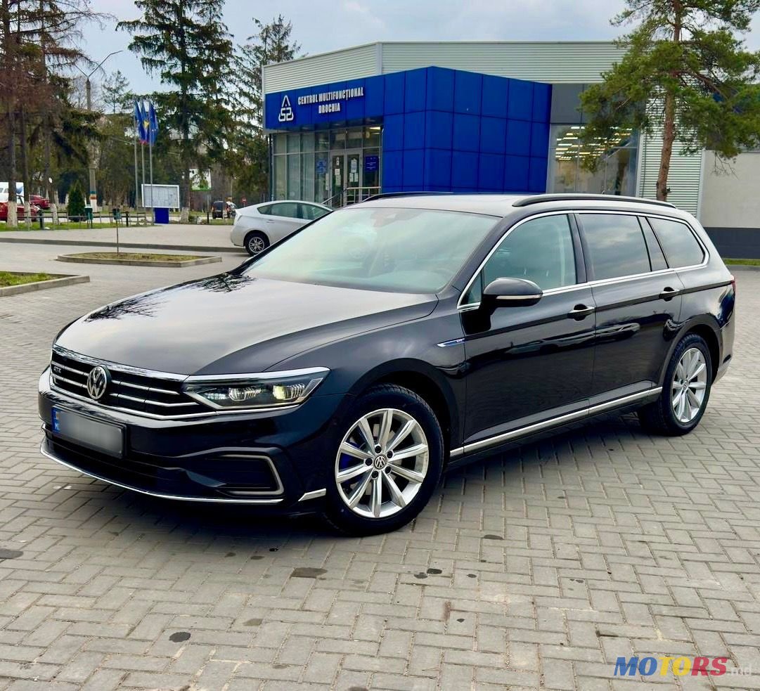 2020' Volkswagen Passat photo #1